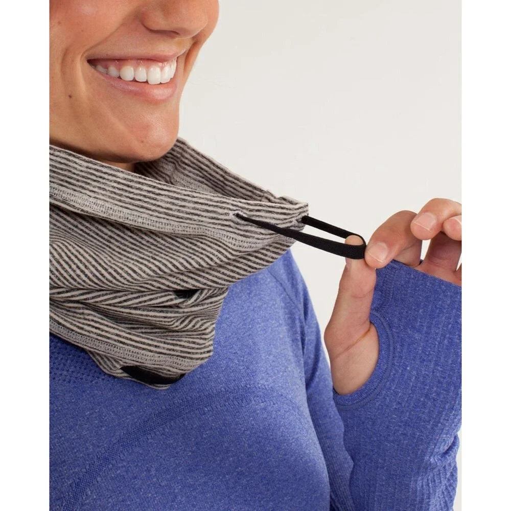 Lululemon Brisk Run Neck Warmer Gaiter Infinity Scarf Heathered Purple Drawcord